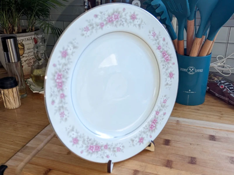 Decorative Dinner Plate Stand