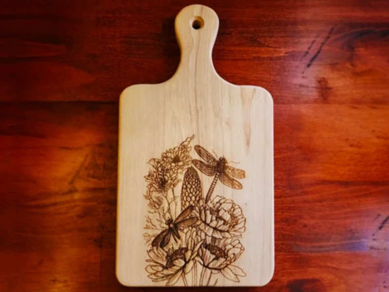 engraved cutting board #SummerCrafts